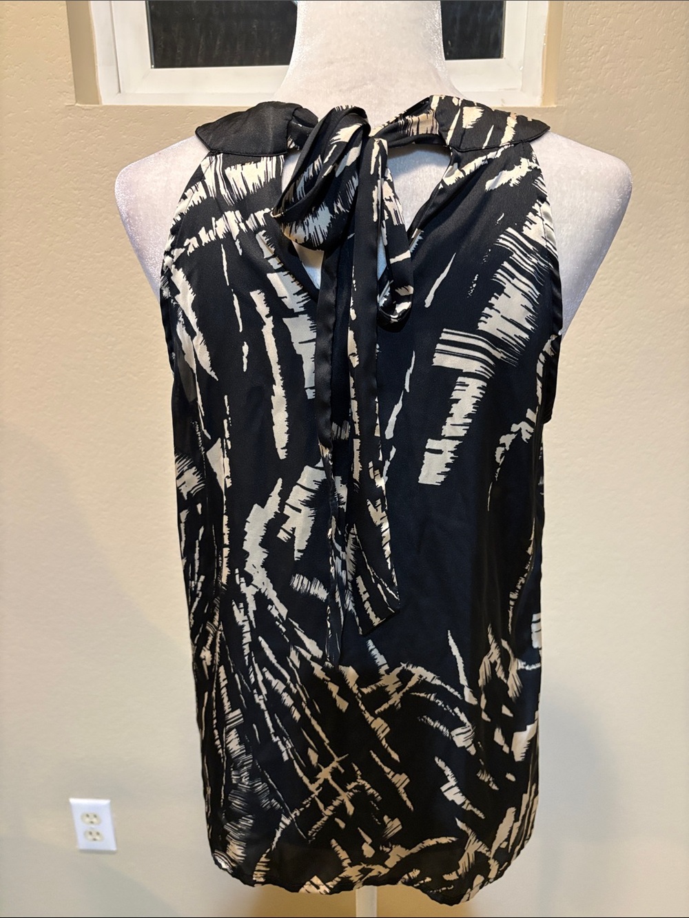 a.n.a Black and Cream Abstract Halter Camisole with Tie Back-Size M - Picture 3 of 12
